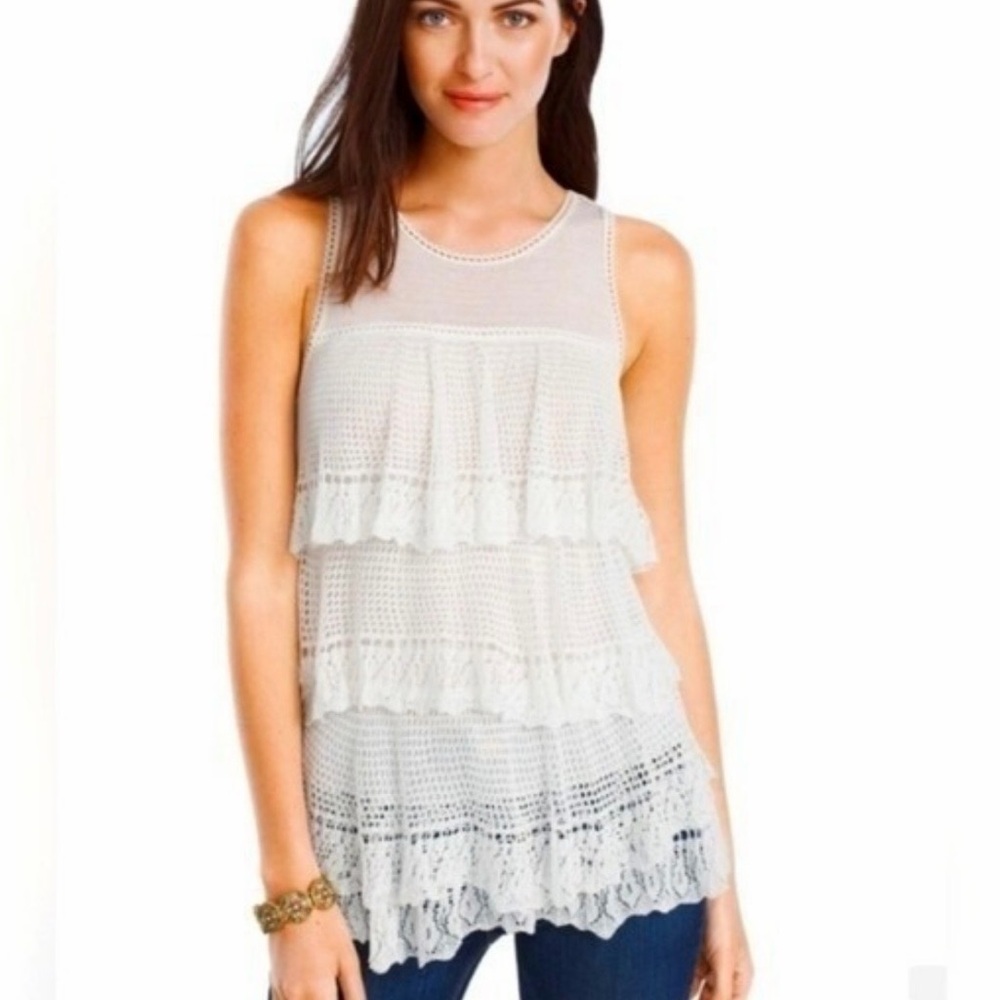 White House Black Market Cream Lace Sleeveless Blouse – Size Small
